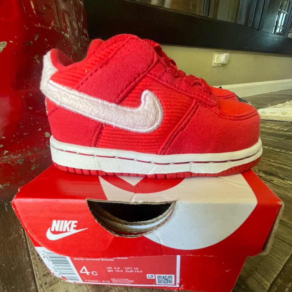 Nike Low Dunk Kids 4C Valentine’s Day
